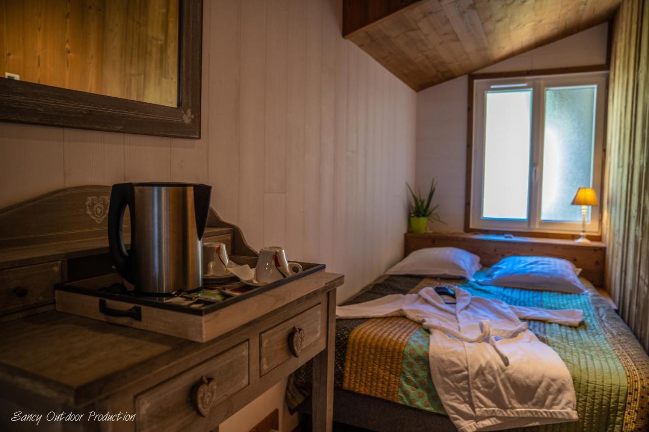 Le Rivalet Hotel Montaigut-le-Blanc  Kültér fotó