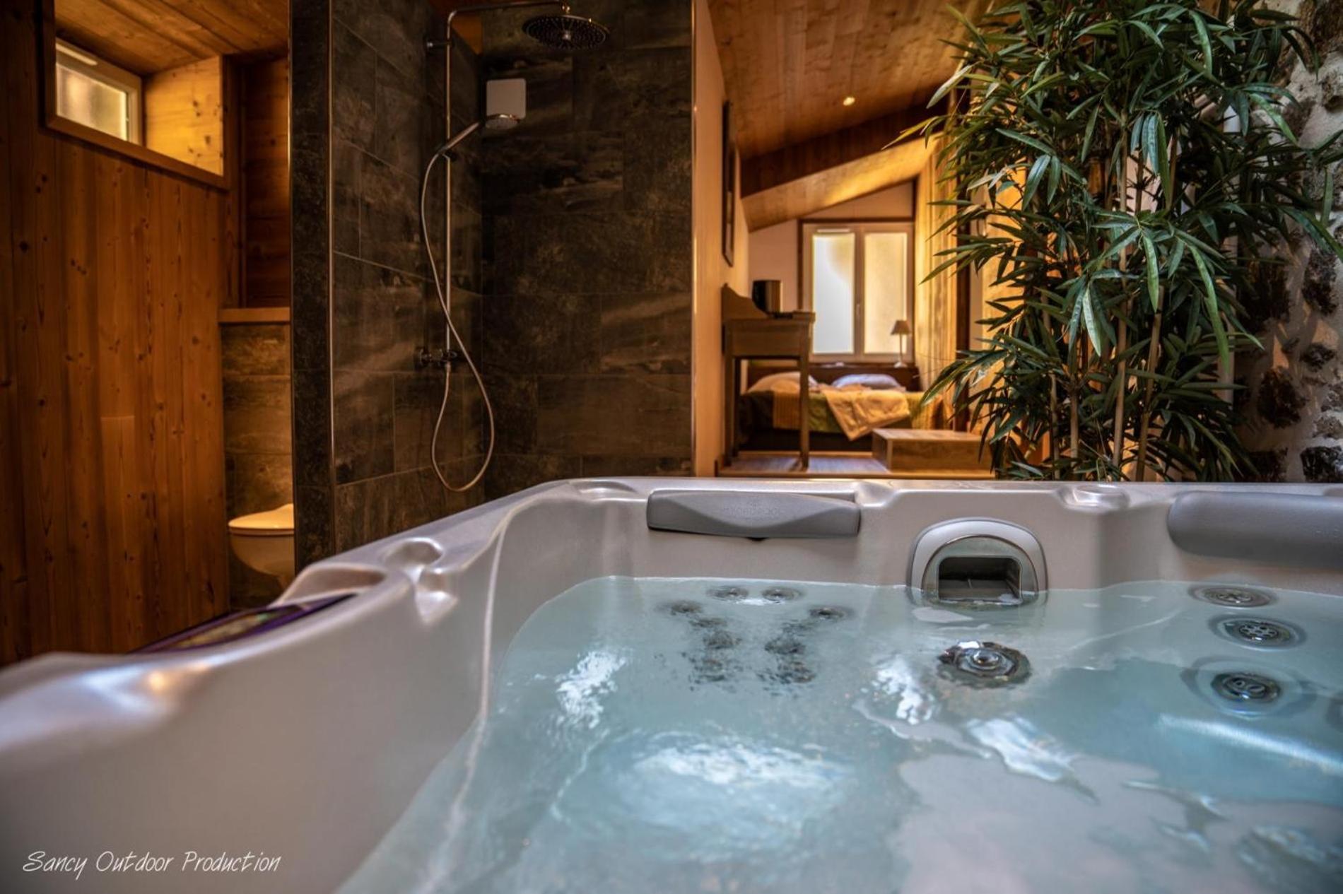 Le Rivalet Hotel Montaigut-le-Blanc  Kültér fotó