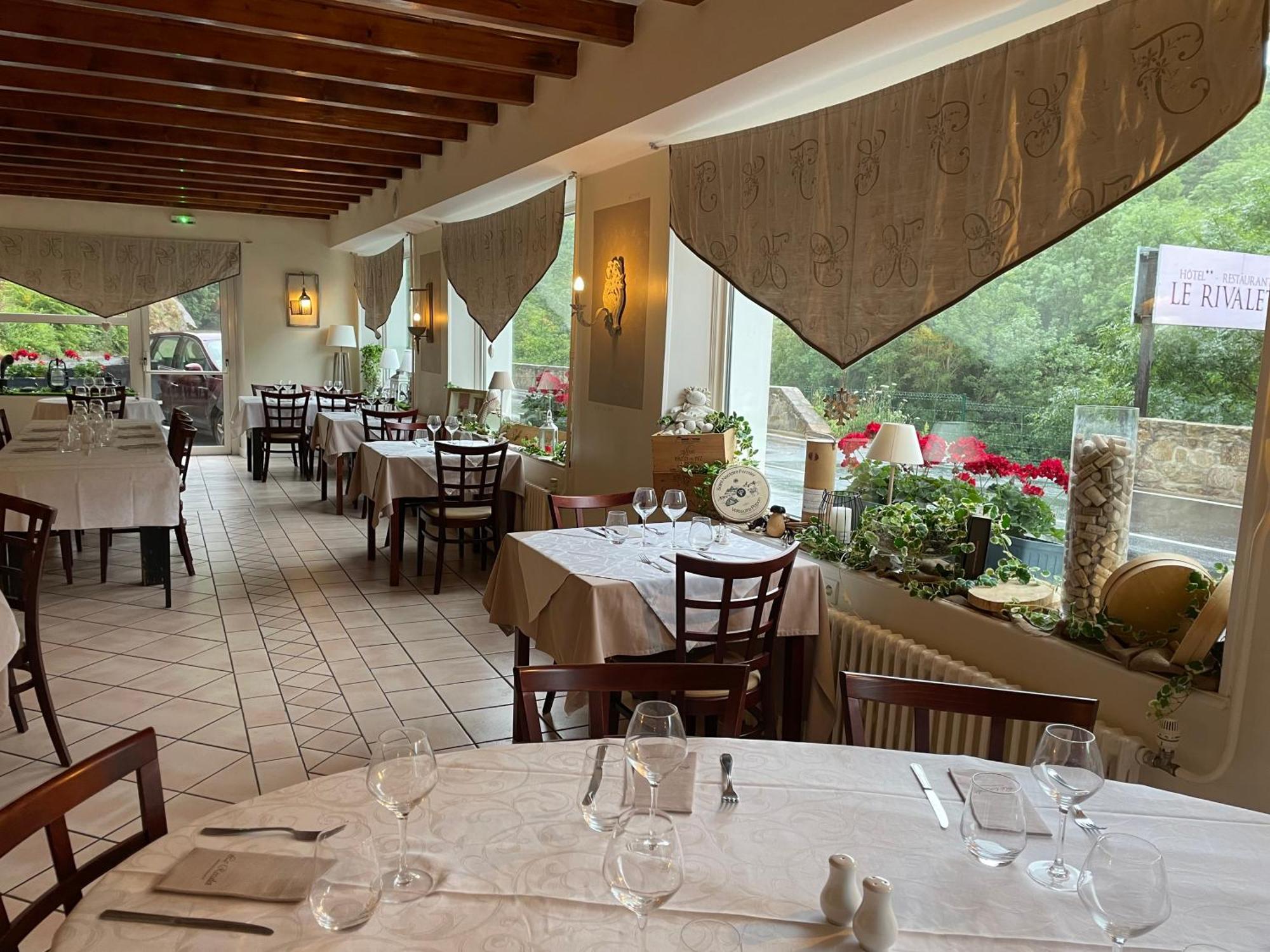 Le Rivalet Hotel Montaigut-le-Blanc  Kültér fotó