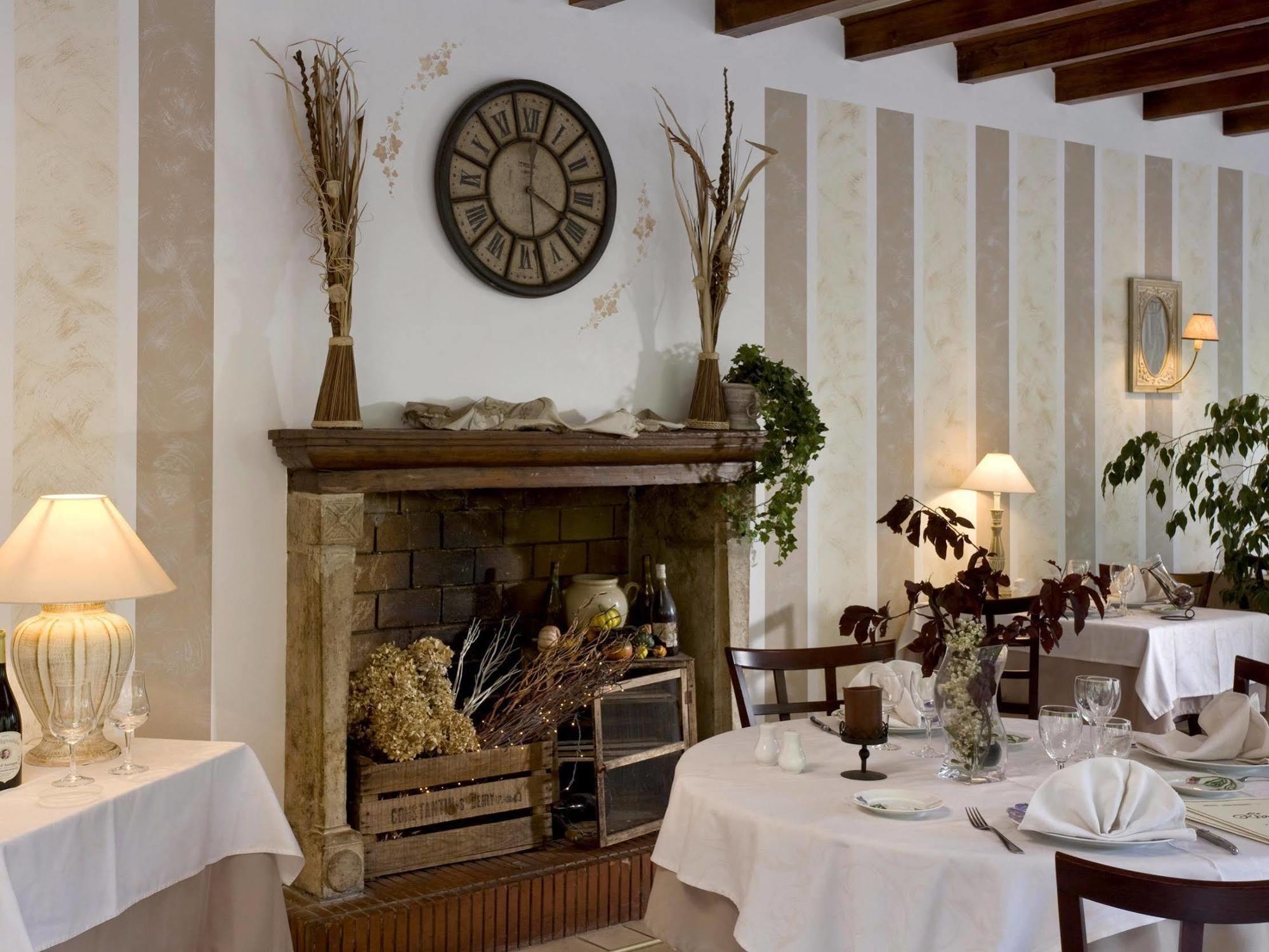 Le Rivalet Hotel Montaigut-le-Blanc  Kültér fotó