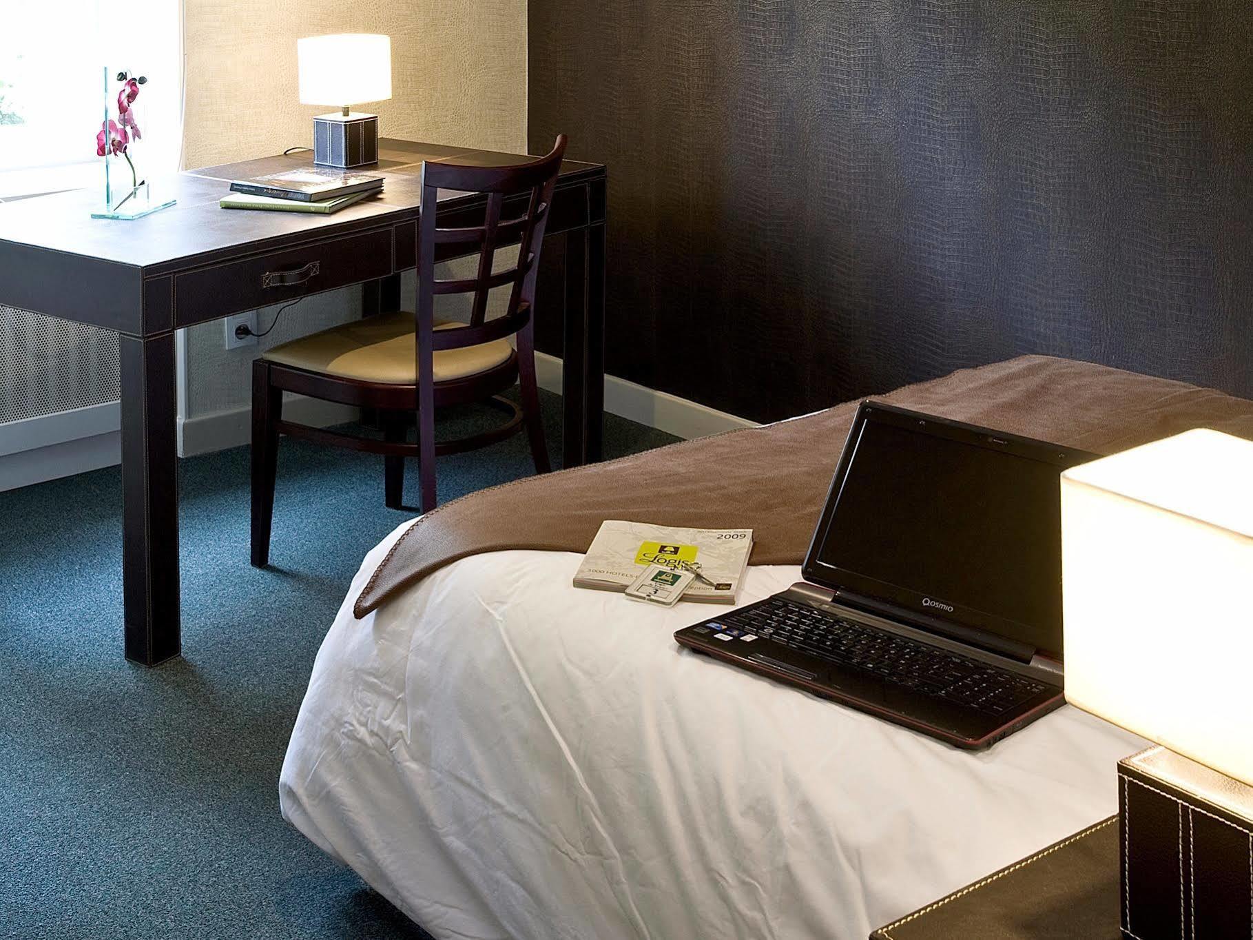 Le Rivalet Hotel Montaigut-le-Blanc  Kültér fotó