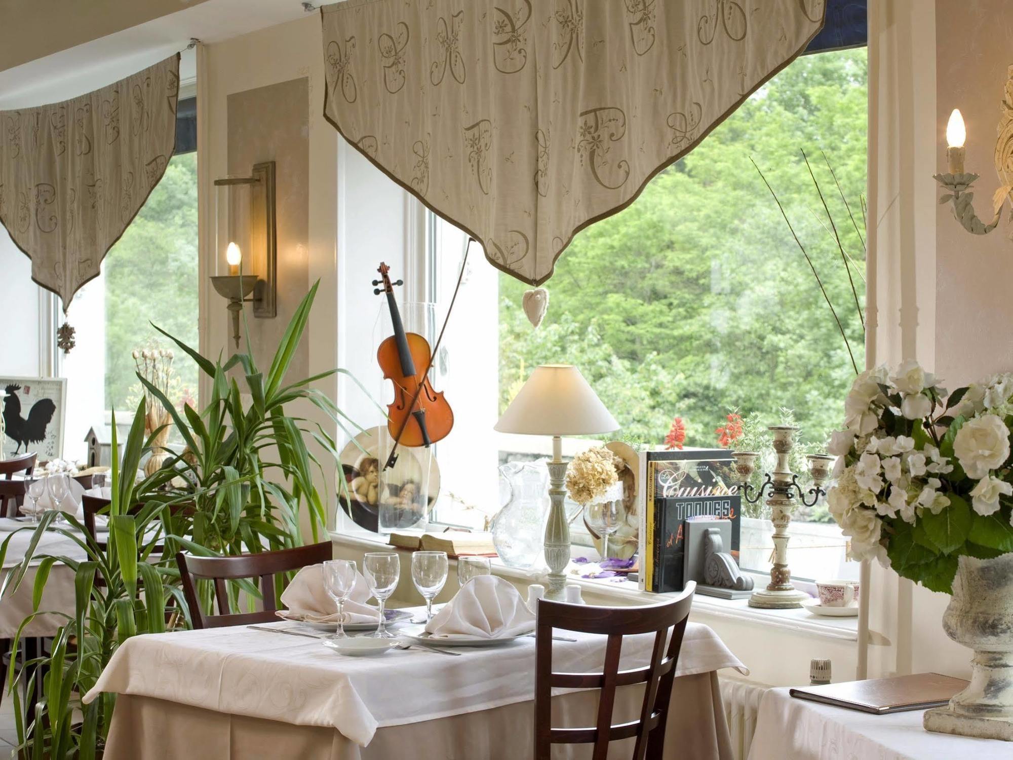 Le Rivalet Hotel Montaigut-le-Blanc  Kültér fotó