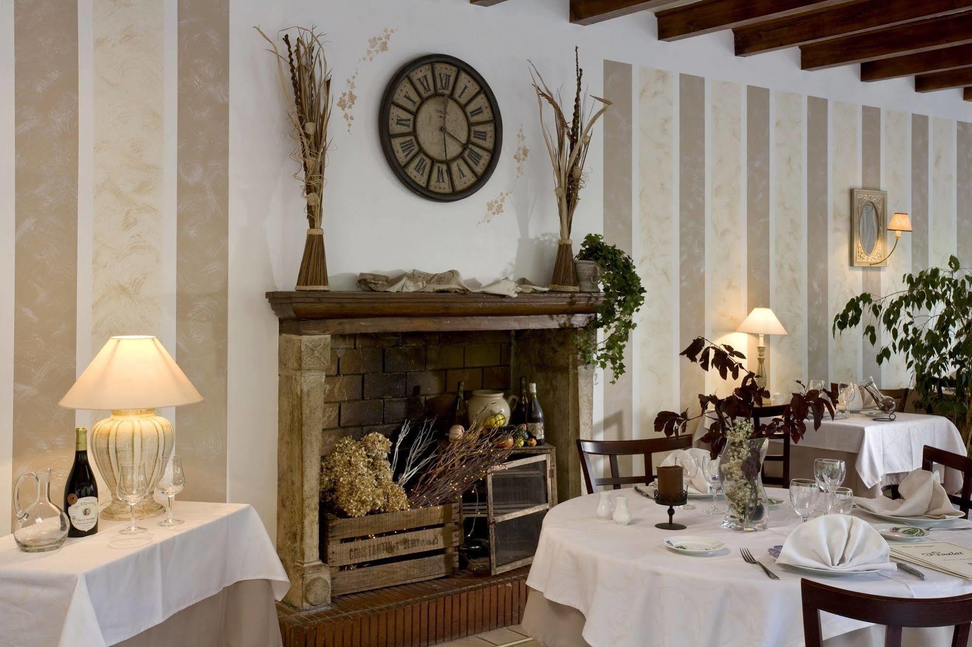 Le Rivalet Hotel Montaigut-le-Blanc  Kültér fotó